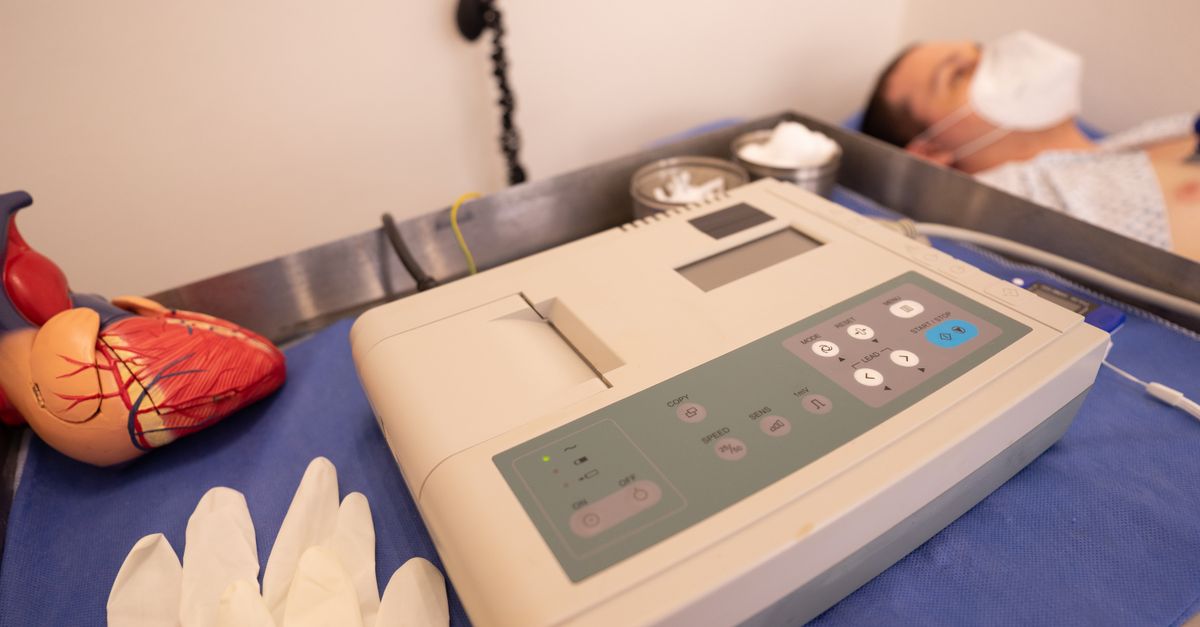 Imagen editorial de bienestar: Cirugía de manga gástrica vs tirzepatida: ¿cuál mejora más la supervivencia en enfermedad renal crónica?, NuestraRx Blog