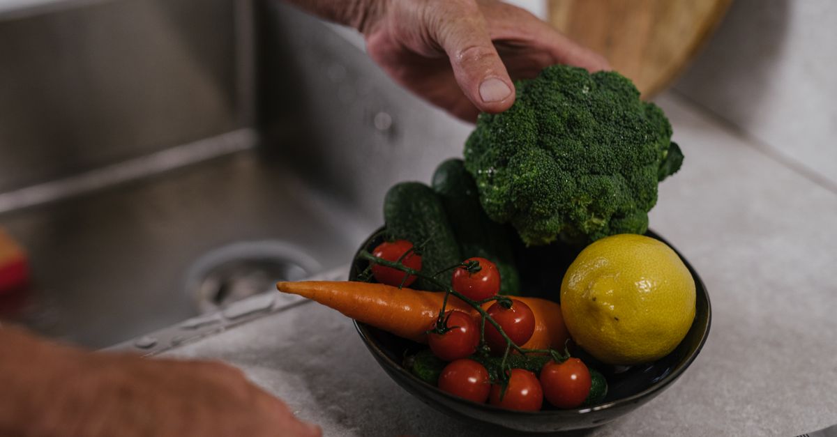 Imagen editorial de bienestar: Alimentos ricos en fibra: tu aliado para la pérdida de peso, NuestraRx Blog